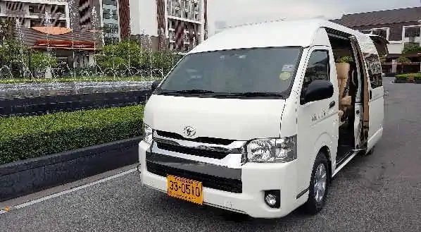 Toyota Commuter Hua Hin minibus